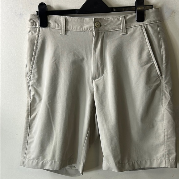 Under Armour Men's Classic Tan Shorts Size 32 - Picture 1 of 7